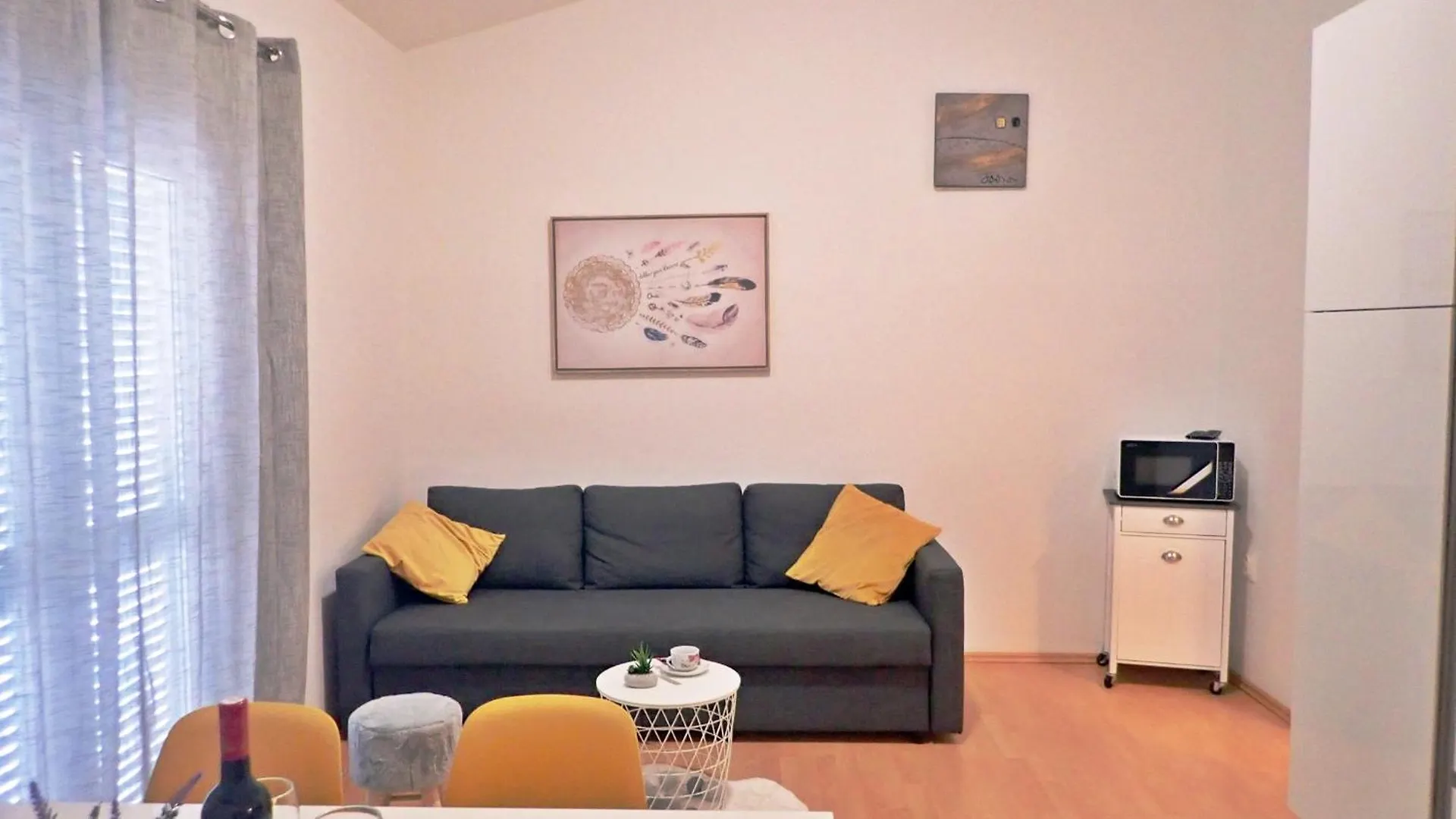 Apartments Lika Seline 0*,